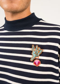 Broche brodée Corail
