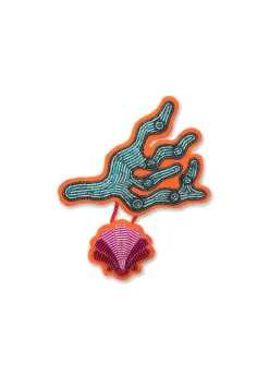 Broche brodée Corail