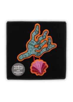 Broche brodée Corail